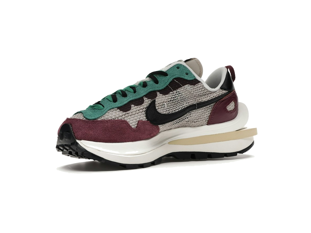 Nike Vaporwaffle sacai Villain Red Neptune Green